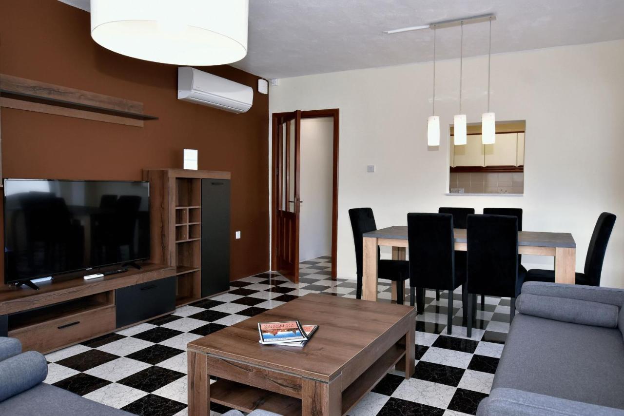 2 Bedroom, Bright & Central Top Floor Apartment - 5 Msida Eksteriør bilde