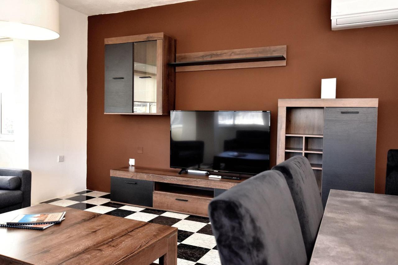 2 Bedroom, Bright & Central Top Floor Apartment - 5 Msida Eksteriør bilde